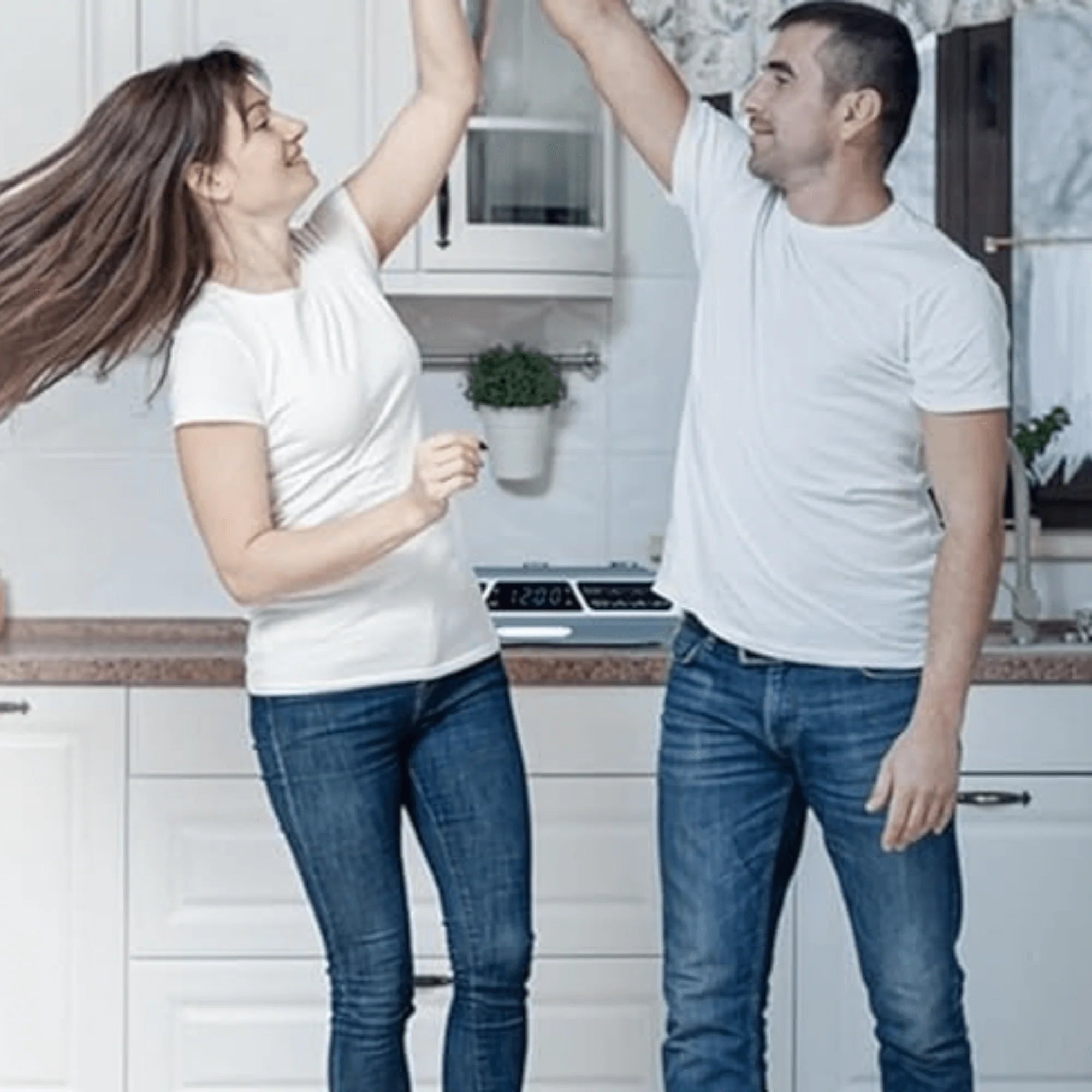 Emerson under Cabinet FM Radio W Bluetooth, Station Memory and Clock with Timer